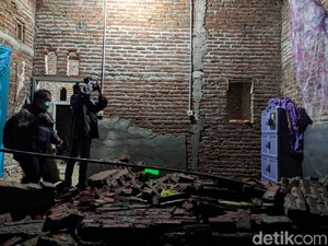 Rumah di Mojokerto Ambruk Diterjang Angin Kencang, Satu Orang Tewas