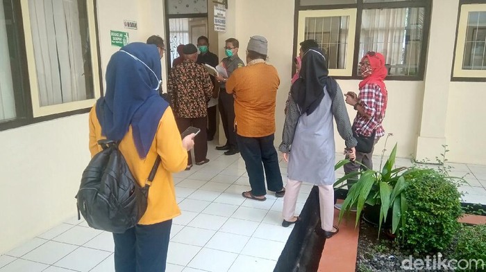 Suasana tempat diversi kasus penyiksaan siswi SMP Purworejo di PN Purworejo, Selasa (23/3/2020).