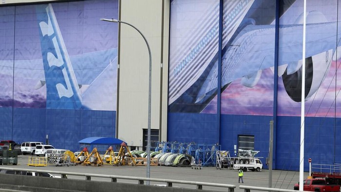 Boeing sementara akan menutup sementara pabriknya di Washington untuk mengurangi penyebaran virus corona (COVID-19). Penutupan berlangsung selama 14 hari.