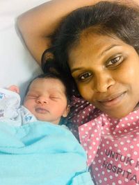 Kisah Haru Ayah Tak Lihat Kelahiran Anak Pertama karena Lockdown Corona