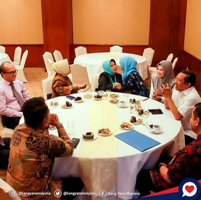 Positif COVID-19, Ini Sosok Yana Mulyana Saat Kulineran - Foto 4