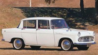 Generasi kedua Toyota Corona muncul pada tahun 1960 (sampai 1964). Dikenal juga sebagai Tiara, mobil ini dapat tambahan kapasitas mesin menjadi 1,9 liter. Tersedia dalam dua pilihan transmisi: yakni manual dengan tiga percepatan atau dua percepatan otomatis. (Gulfnews)