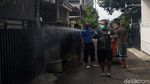 Cegah Covid-19, Warga BJV 2 Semprotkan Disinfektan