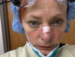 Foto Memilukan Tenaga Medis Sang Pejuang Terdepan Lawan Corona