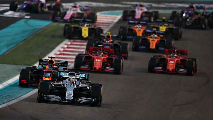1191228218 ABU DHABI, UNITED ARAB EMIRATES - DECEMBER 01: Lewis Hamilton of Great Britain driving the (44) Mercedes AMG Petronas F1 Team Mercedes W10 leads the field at the start during the F1 Grand Prix of Abu Dhabi at Yas Marina Circuit on December 01, 2019 in Abu Dhabi, United Arab Emirates. (Photo by Charles Coates/Getty Images)