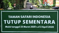 Sebuah mobil berada di gerbang masuk saat penutupan Taman Safari Indonesia (TSI) Cisarua, Kabupaten Bogor, Jawa Barat, Selasa (24/3/2020). 