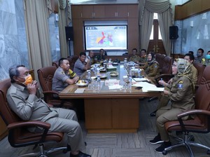 Sinergi TNI-Polri, Pemkab Serang Gelar Disinfeksi hingga Pedesaan