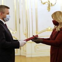 Gaya Stylish Presiden Slovakia Saat Ada Corona, Masker & Baju Matching