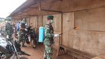 Penyemprotan Disinfektan di Perbatasan RI-PNG