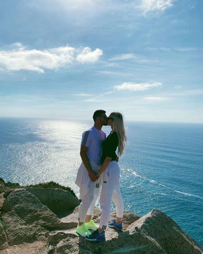 Luka tampaknya sudah tidak tahan untuk menemui Sofia demi bisa merayakan ulang tahun sang kekasih bersama-sama. Aksi Luka tersebut adalah sebuah pelanggaran dan dia bisa menghadapi hukuman penjara.  Foto: Instagram