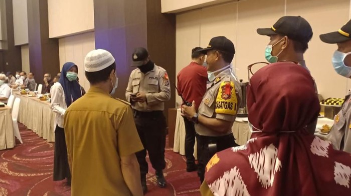 Polisi membubarkan seminar Pemprov Sulteng.