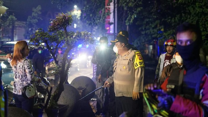 Polisi lakukan patroli