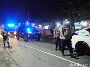 Polisi Jombang Bubarkan Keramaian Cegah Penyebaran Corona