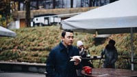 Dhani diketahui sudah mendampingi Prabawo bahkan sebelum menjadi Menteri Pertahanan. Hingga kini ia tetap setia mendampingi Prabowo dalam berbagai kegiatan. Foto: instagram @dhaniwirianata