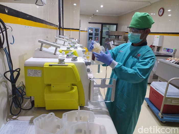 Stok darah di PMI Sidoarjo semakin menipis. Pendonor berkurang dampak mewabahnya virus corona.