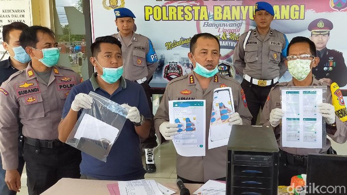 Pria penyandang disabilitas di Banyuwangi, AT (23) ditangkap. Warga Kecamatan Gambiran ini memperdaya 10 gadis untuk disetubuhi.