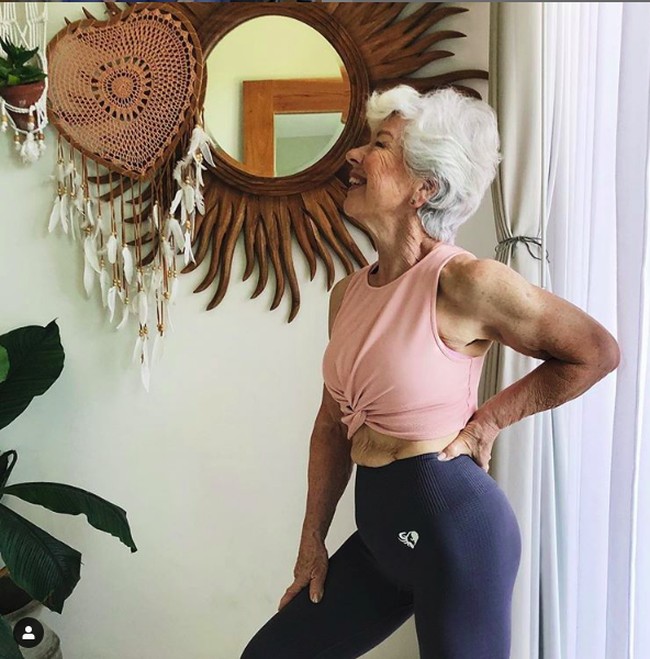 Hingga saat ini MacDonald masih menjalankan jadwal rutinnya tersebut untuk berolahraga. Hanya saja dia kini mendedikasikan dua dari lima harinya tersebut untuk melakukan kardio. Foto: Instagram @trainwithjoan