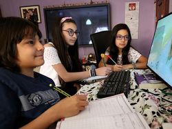 Potret Belajar di Rumah dari Berbagai Negara