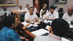 Positif COVID-19, Ini Sosok Yana Mulyana Saat Kulineran