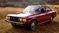 Revisi cukup besar kembali terlihat pada corona generasi kelima (1973-1979), termasuk pada bagian depan dan belakang. Tidak lagi tersedia versi otomatis, Corona generasi ini menyediakan varian mesin sebear 2,2 liter. Corona kembali kedatangan penantang serius di periode ini seiring kemunculan Honda Accord.(Gulfnews)