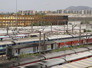 Tertidur di Atas Rel, 15 Pemudik Jalan Kaki Tewas Terlindas Kereta