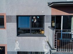 Potret Aneka Gaya Diam di Rumah Demi Cegah Corona