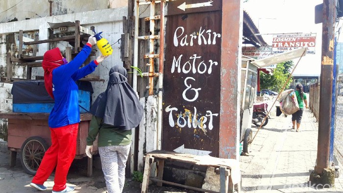 penyemprotan disinfektan