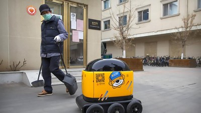 Keren! Ada Robot Pengantar Makanan hingga Pengawas Mal di China