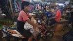 Nggak Pada Takut Corona? Pasar Induk Kramat Jati Masih Normal tuh