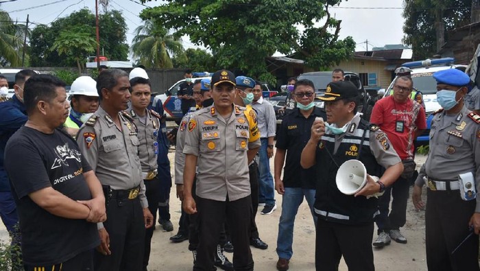Penyemprotan disinfektan di wilayah Pekanbaru menggunakan drone (dok. Istimewa)