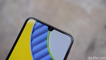 Mengusung notch Infinity U tempat kamera 32 MP berada. Foto: Adi Fida Rahman/detikINET