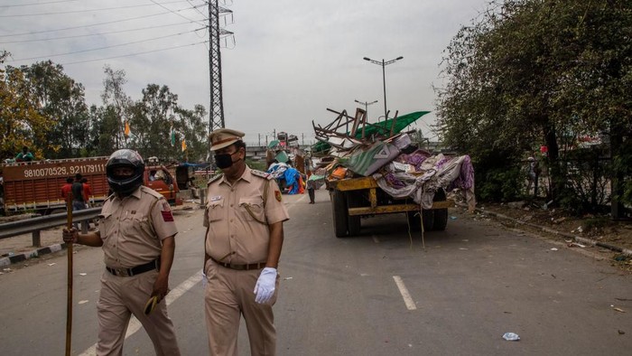 Penduduk India mulai jalani lockdown di tengah lonjakan kasus Corona di negara itu. Milyaran warga India dikarantina guna memutus rantai penyebaran COVID-19.