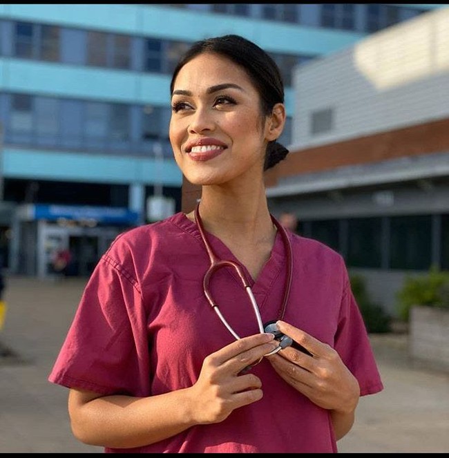 Seorang dokter dan ratu kecantikan, Bhasha Mukherjee meminta pemerintah Inggris untuk membantu membawanya pulang dari India, sehingga ia bisa membantu mengatasi virus corona di garis depan. Foto: Instagrm @bhasha05