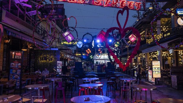 Diterpa Corona Tempat Makan di Beijing hingga Jakarta Jadi Senyap