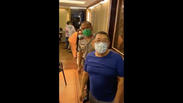 Viral Tes Corona di Rumah Jerry Lo Dihadiri Ketum PSSI Komjen Iriawan. (Foto: dok. Istimewa)