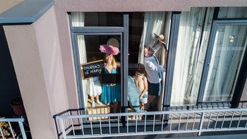 Ia juga mengatakan foto-fotonya ini juga sebagai pengingat banyak orang bahwa penting untuk menjaga jarak sosial pada masa-masa saat ini. (Foto: Dok. Adas Vasiliauskas)