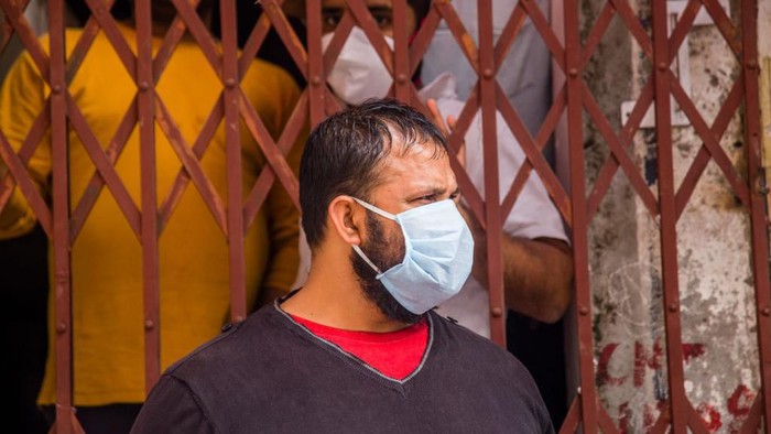 India Lockdown Gegara Corona Penduduk India mulai jalani lockdown di tengah lonjakan kasus Corona di negara itu. Milyaran warga India dikarantina guna memutus rantai penyebaran COVID-19.