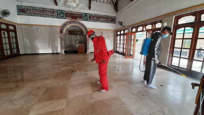 penyemprotan disinfektan