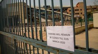 Penduduk India mulai menjalankan kebijakan lockdown. Dalam pidato yang disiarkan televisi, Perdana Menteri India Narendara Modi, mengumumkan penguncian lengkap 21 hari di seluruh negeri untuk memutus rantai penyebaran virus corona.