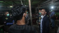 Dalam razia tersebut warga diminta mengurangi aktivitas dalam keramaian guna mencegah penyebaran COVID-19. Saat ini, Pemerintah daerah setempat menetapkan satu pasien positif COVID-19 atau menjadi tiga pasien di Palangkaraya. Antara Foto/Makna Zaezar.
