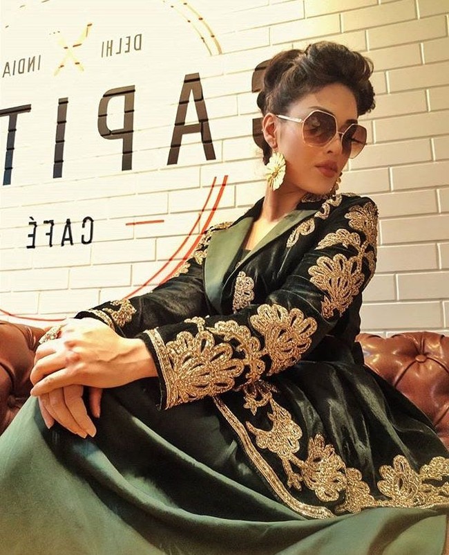  Bhasha memang lahir di India, tapi ia pindah ke Derby, Inggris sejak berusia sembilan tahun. Ia memulai perannya sebagai dokter junior tahun lalu setelah dinobatkan sebagai Miss England 2019. Foto: Instagrm @bhasha05