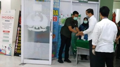 Jokowi Tiba di RS TNI Slamet Riyadi Solo