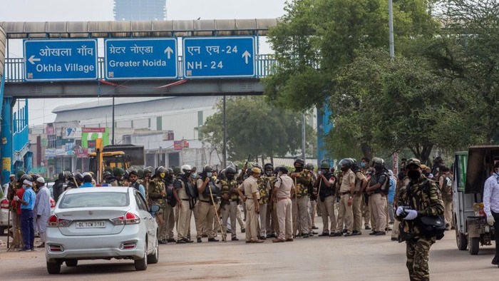 Penduduk India mulai jalani lockdown di tengah lonjakan kasus Corona di negara itu. Milyaran warga India dikarantina guna memutus rantai penyebaran COVID-19.