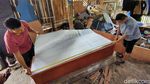 Melihat Pembuatan Peti Jenazah Khusus Korban COVID-19