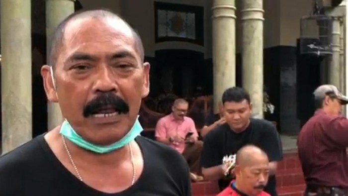 Walkot Solo Hadi Rudyatmo cukur gundul untuk tolak bala Corona