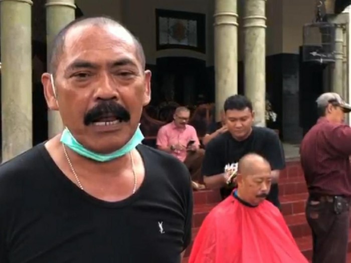 Walkot Solo Hadi Rudyatmo cukur gundul untuk tolak bala Corona