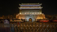 Gerbang Qianmen di Beijing, China, yang ditutup untuk turis karena masa lockdown selama dua bulan. China merupaka salah satu negara yang menerima banyak korban jiwa dengan 81.000 kasus Covid-19. Getty Images/Kevin Frayer.