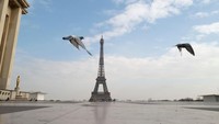 Menara Eiffel kebanggaan negara Prancis pun terlihat sepi dari pengunjung karena peraturan lockdown akibat wabah COVID-19. Getty Images/Veronique De Viguerie.