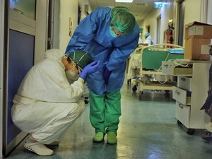 Kisah Perawat Meninggal Karena Corona, Harus Tetap Kerja Hingga Pingsan