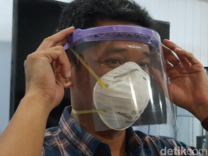 ITS Produksi Ratusan Face Shield per Hari Untuk RS Rujukan Corona